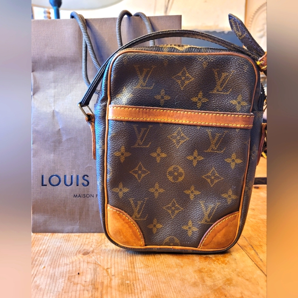 Louis Vuitton Danube Leather Handbag - Picture 1 of 5